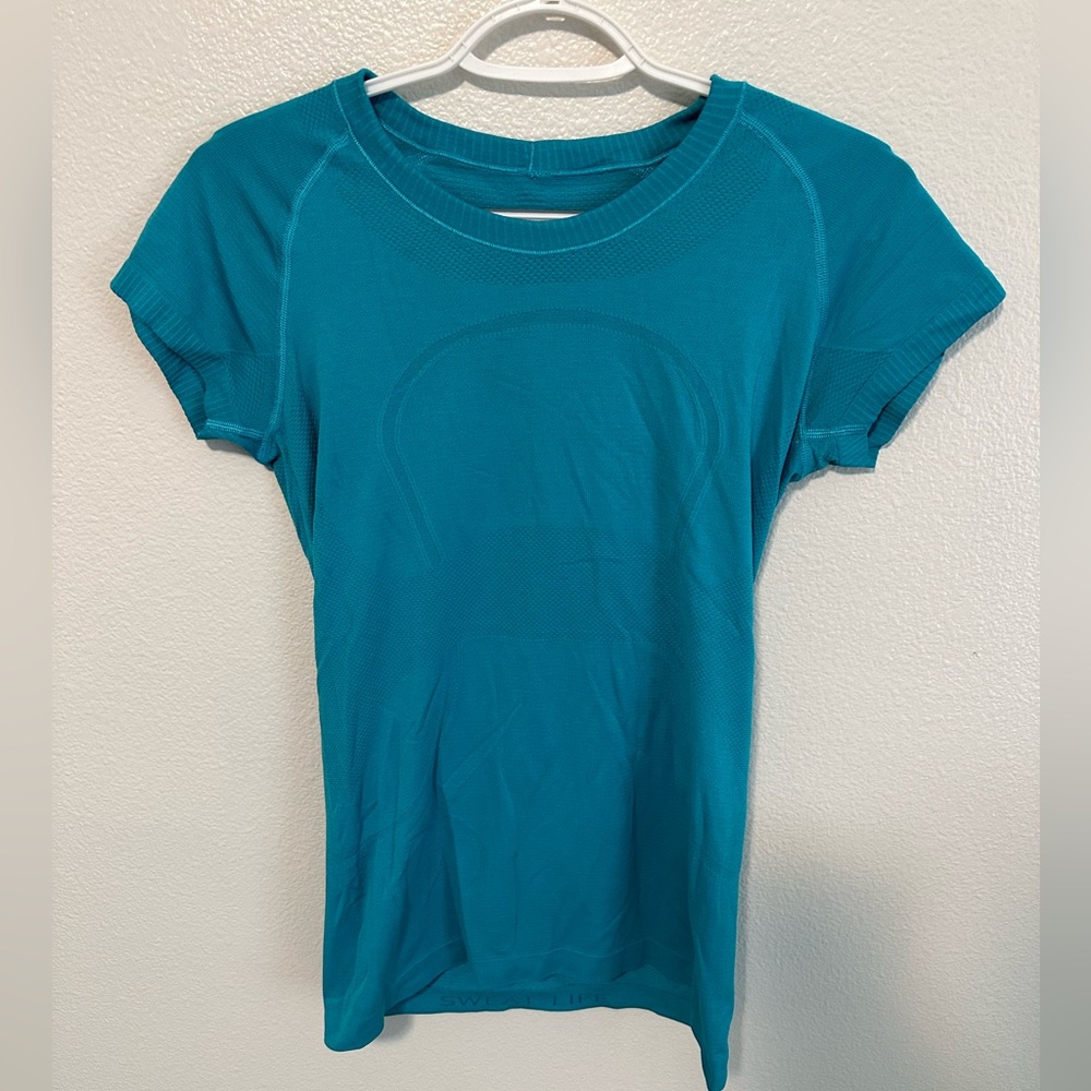Lululemon athletic top